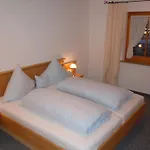Bauer Apartman *